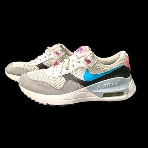 Nike AIRMAX size 4y or women’s 5.5/6